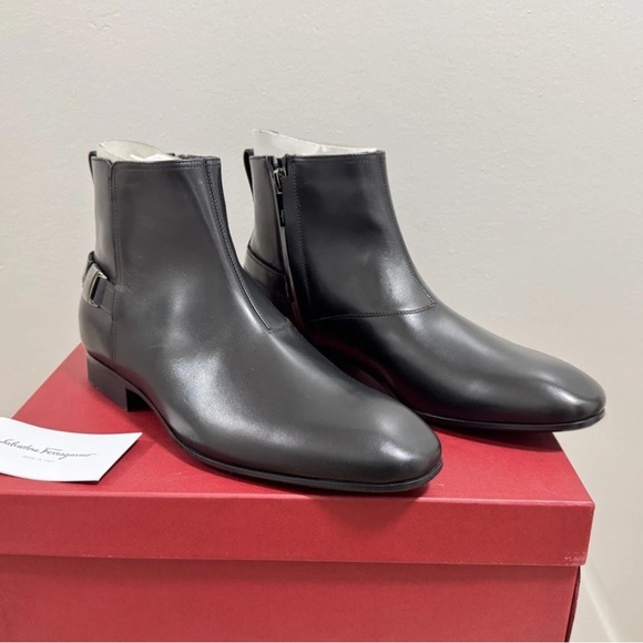 Salvatore Ferragamo Men’s MUST Leather Ankle Boots, Black, 0617243 - Size 8, NIB - Picture 1 of 13